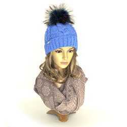 czapka-zimowa-błękitna-z pomponem