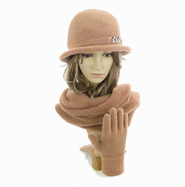 Modny-kapelusz-damski-zimowy-w-sklepie-online